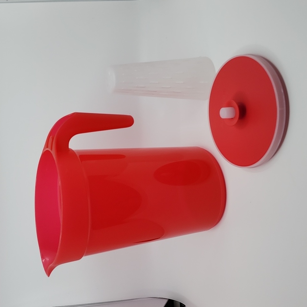 Tupperware  1 Gallon Pitcher with infuser New